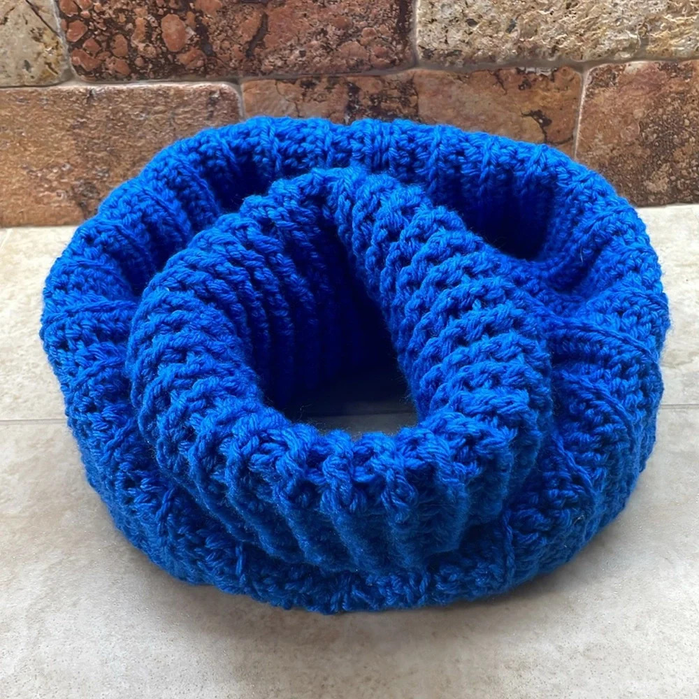 Handmade Women Hat Turtleneck Hoodie Gloves Crochet Scarf Ski Stretchy Warm NWOT - Picture 6 of 14